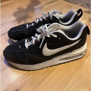 NIKE black and white tennis shoes men’s size 8